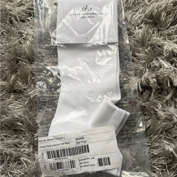 Alo Yoga Unisex Performance Tab Socks-White/Titanium - Picture 2 of 3